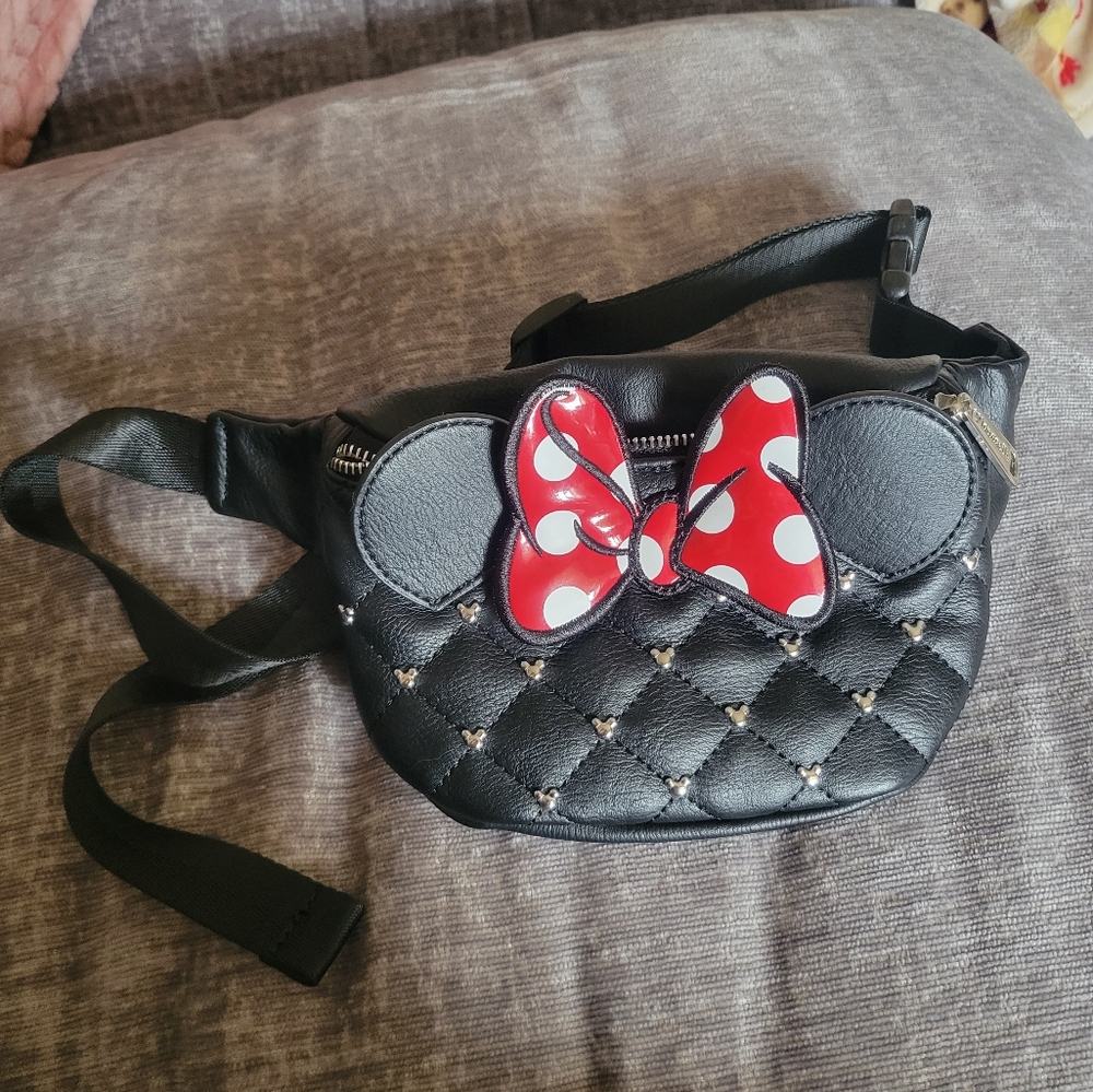 Disney Loungefly Minnie Mouse Black Leather Fanny Pack - Picture 1 of 3